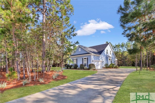 view of front of home featuring a front yard