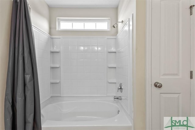 bathroom featuring shower / tub combo