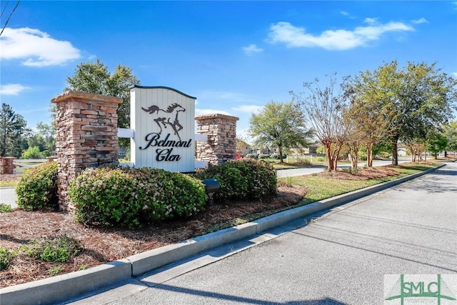 view of community / neighborhood sign