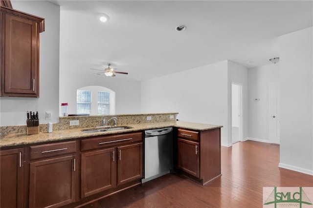 kitchen featuring sink, stainless steel dishwasher, ceiling fan, dark hardwood / wood-style flooring, and kitchen peninsula