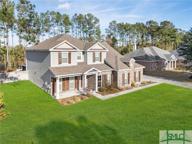 view of front of home featuring a front lawn