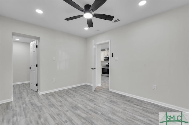 empty room with light hardwood / wood-style flooring and ceiling fan