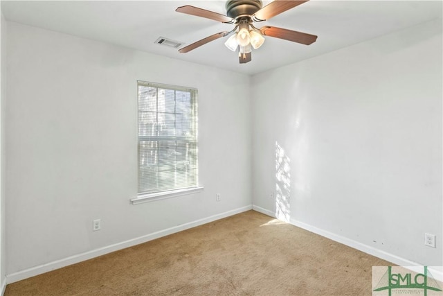 unfurnished room with light carpet and ceiling fan