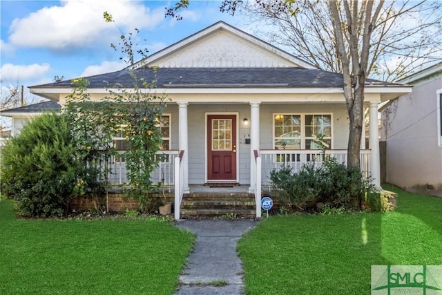 view of front of property with a front lawn