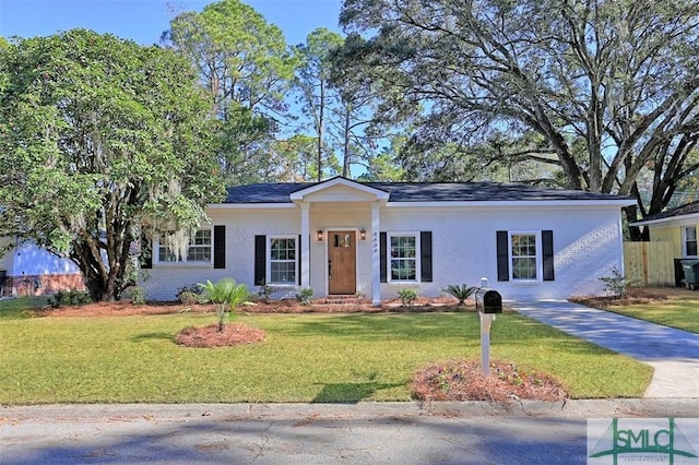 ranch-style house featuring a front yard