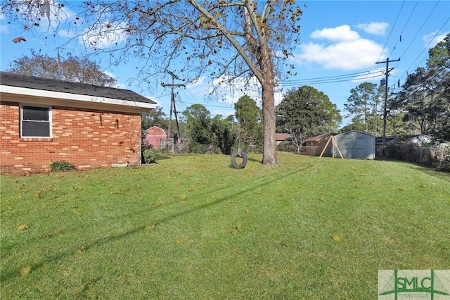 view of yard featuring a storage shed