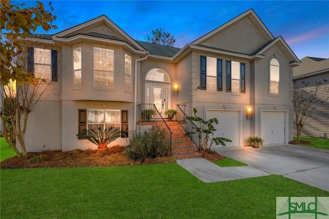 view of front of house featuring a yard and a garage