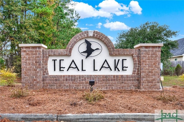 view of community / neighborhood sign