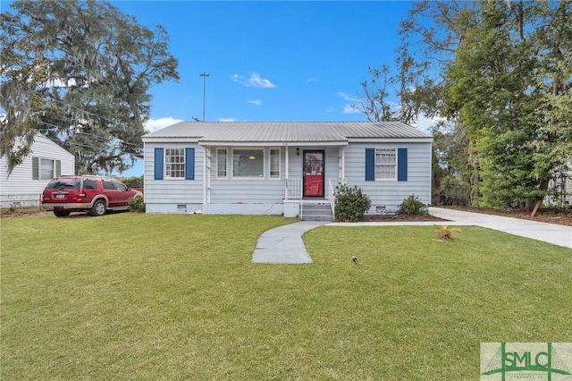 view of front of property featuring a front yard