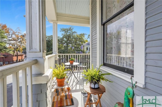 balcony featuring covered porch