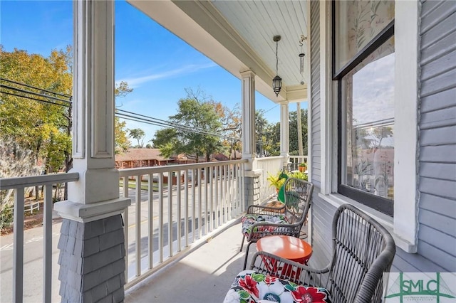 balcony featuring covered porch