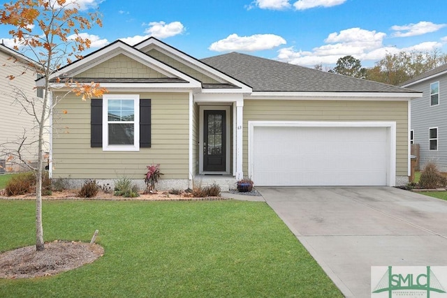 view of front of property featuring a front yard and a garage