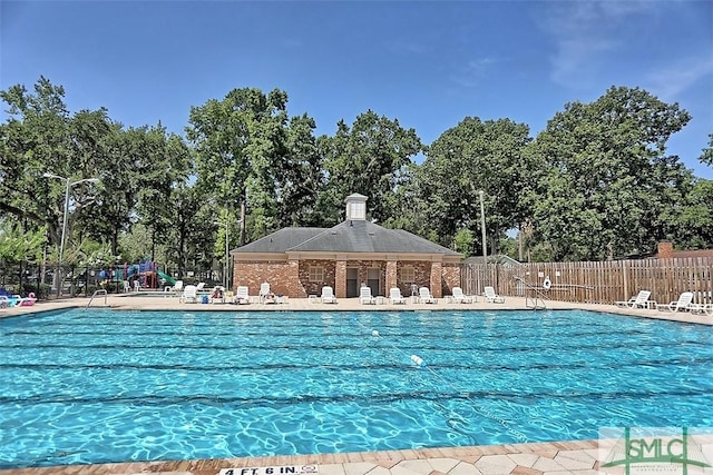 view of swimming pool