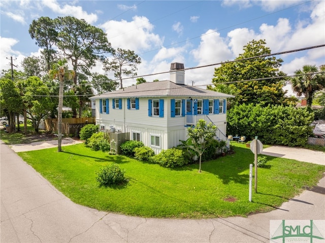 view of front of house featuring a front yard