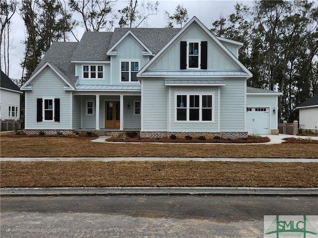 craftsman house featuring a garage and a front lawn