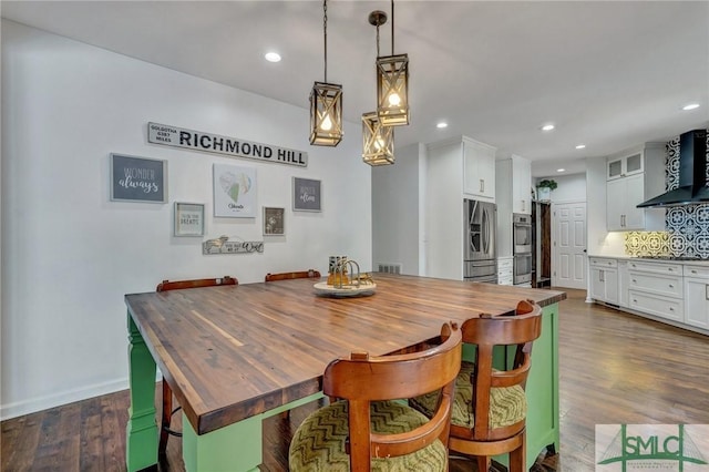 dining room featuring visible vents, recessed lighting, and dark wood-type flooring