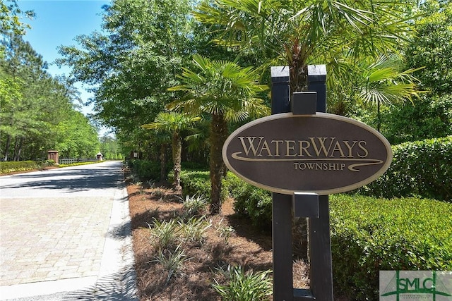 view of community / neighborhood sign