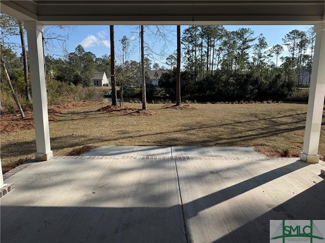 view of yard with a patio