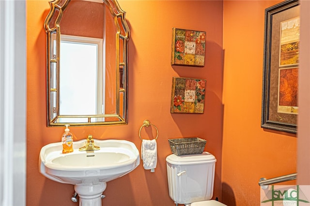 bathroom featuring toilet and sink