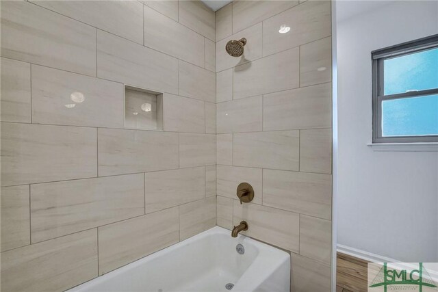 bathroom with tiled shower / bath combo