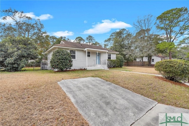 view of front of property with a front lawn