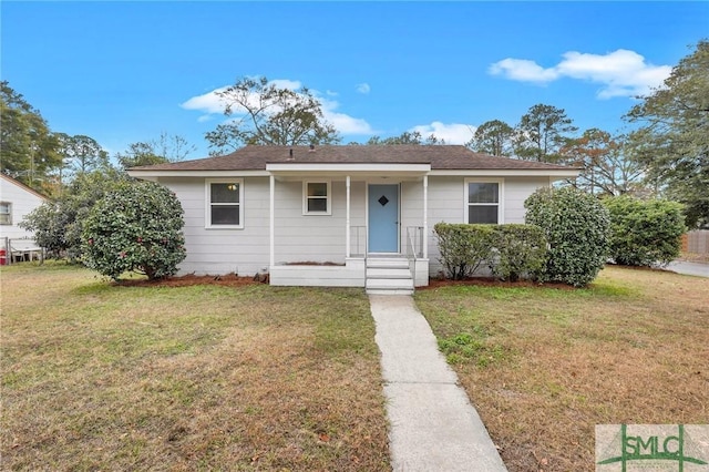 view of front of home featuring a front lawn