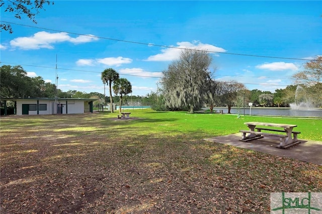 view of yard featuring a water view