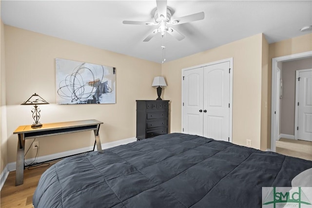 bedroom featuring ceiling fan, wood-type flooring, and a closet