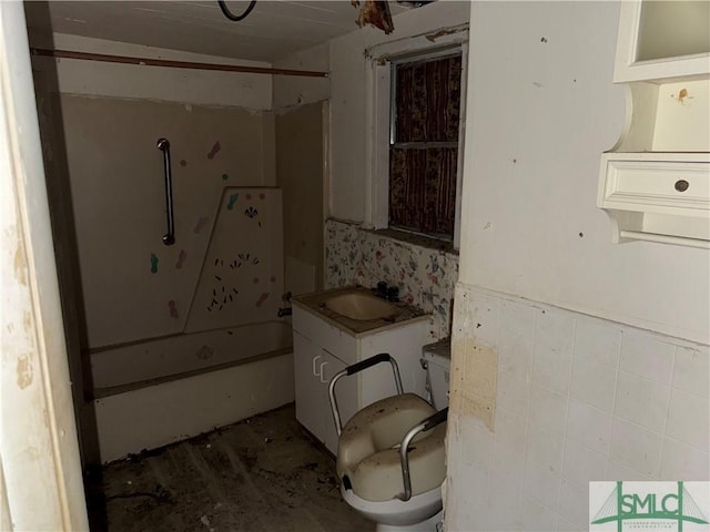 bathroom featuring vanity and a tub