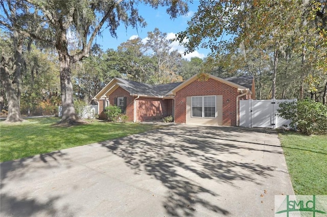 ranch-style home featuring a front yard