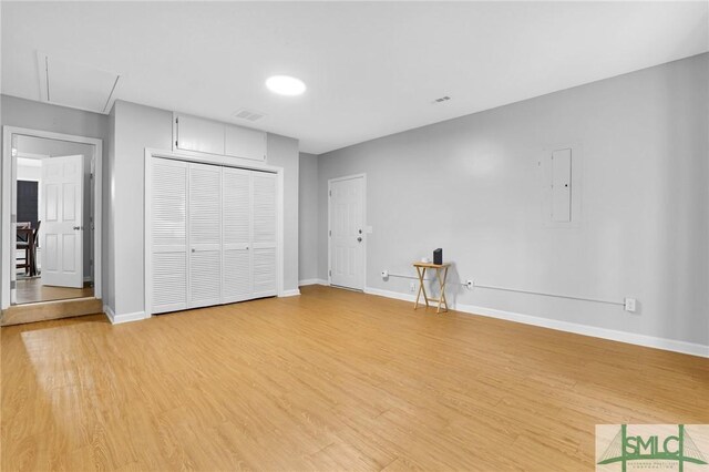 unfurnished bedroom with light wood-type flooring and a closet