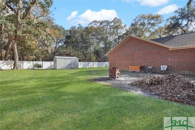 view of yard with a storage unit