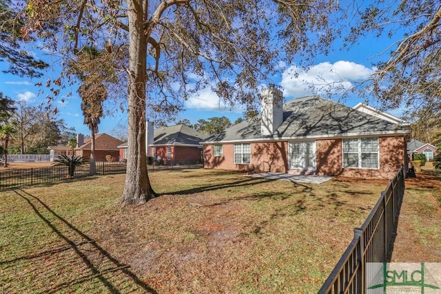 view of front of home featuring a front lawn