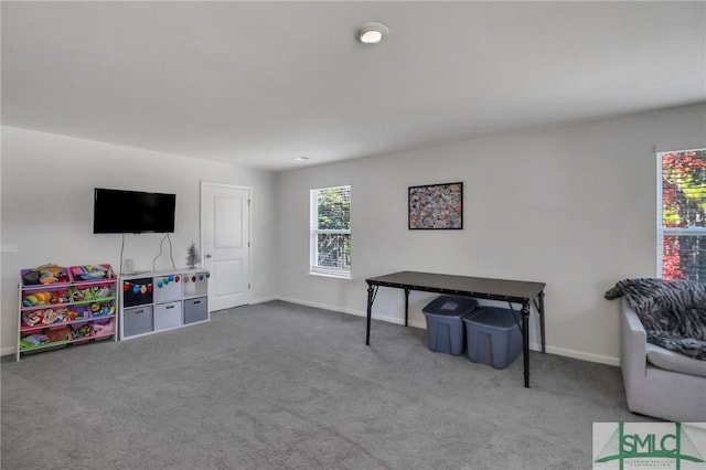 recreation room featuring carpet