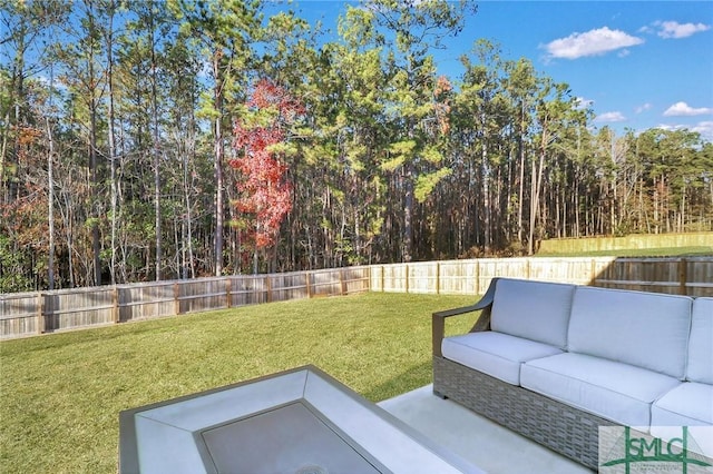 view of yard with outdoor lounge area