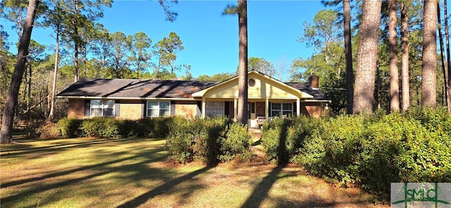 ranch-style home featuring a front yard