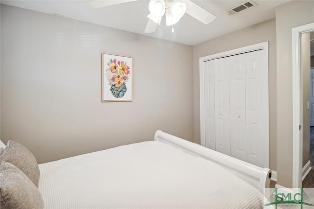 bedroom featuring ceiling fan and a closet