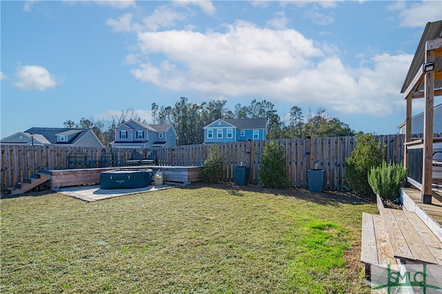 view of yard featuring a jacuzzi