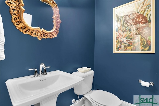 bathroom featuring a sink and toilet