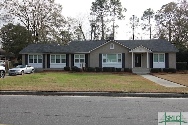 ranch-style house featuring a front yard