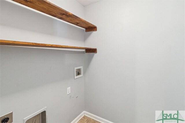 clothes washing area with washer hookup and electric dryer hookup