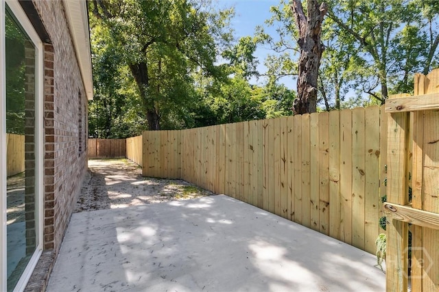 130 N Skinner Ave, Pooler, GA 31322 - fenced backyard with a patio area