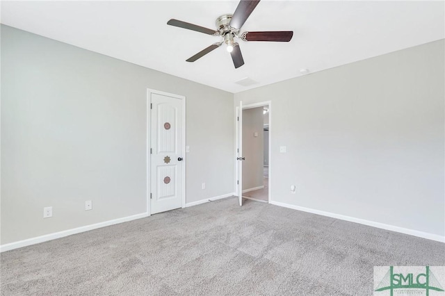 carpeted empty room featuring ceiling fan