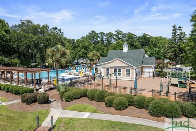 view of swimming pool