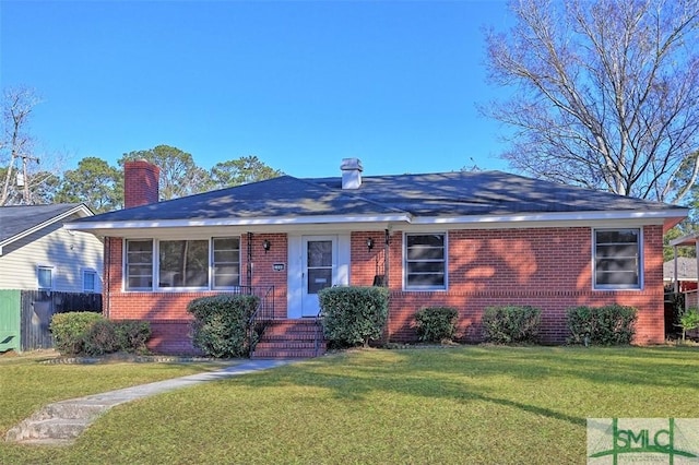 single story home featuring a front lawn