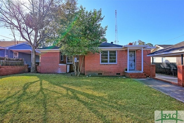 ranch-style home featuring a front lawn