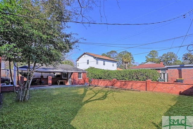 view of yard featuring a patio area