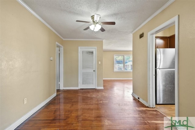 interior space featuring hardwood / wood-style flooring, ceiling fan, crown molding, and a textured ceiling