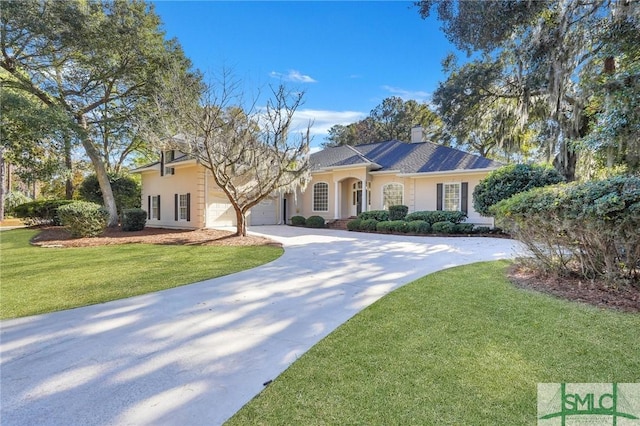 single story home with a front lawn