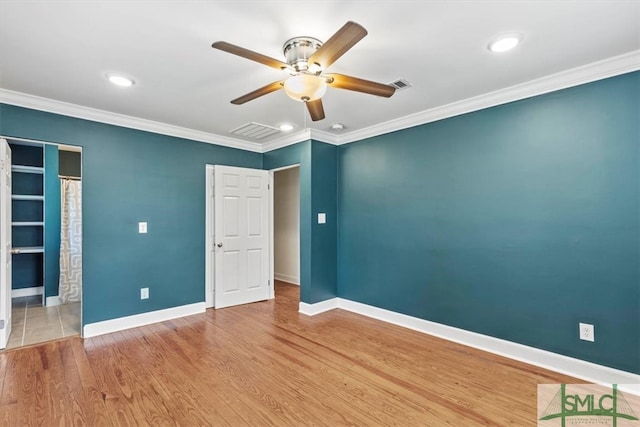 spare room with ceiling fan, ornamental molding, and light hardwood / wood-style flooring